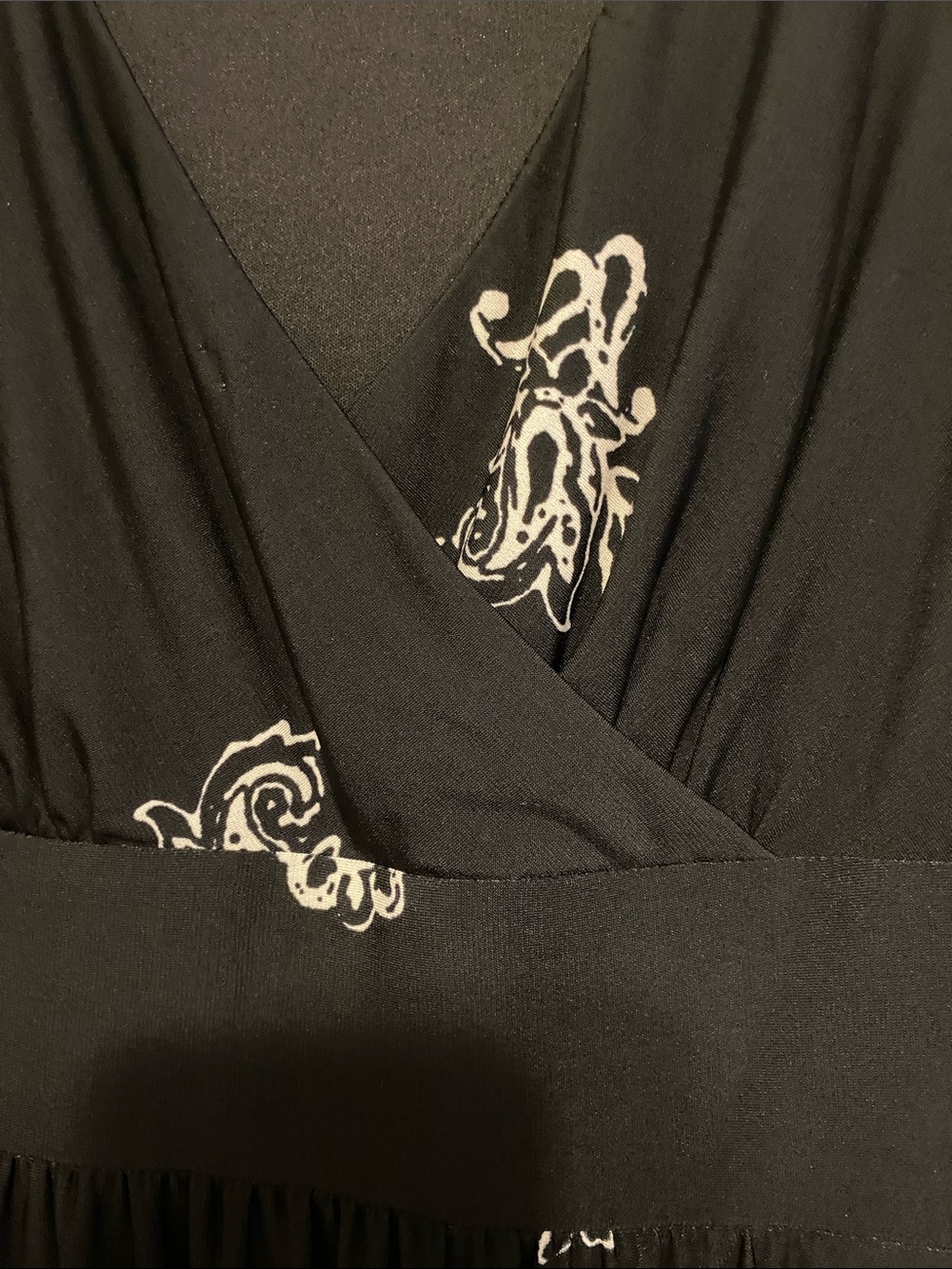 Chaps Black Maxi Dress with White Paisley Print, split on sides. Lightweight - Picture 4 of 9